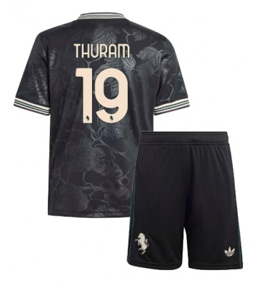 Lacne Dětský Futbalové dres Juventus Khephren Thuram #19 2025-26 Krátky Rukáv - Tretina (+ trenírky)